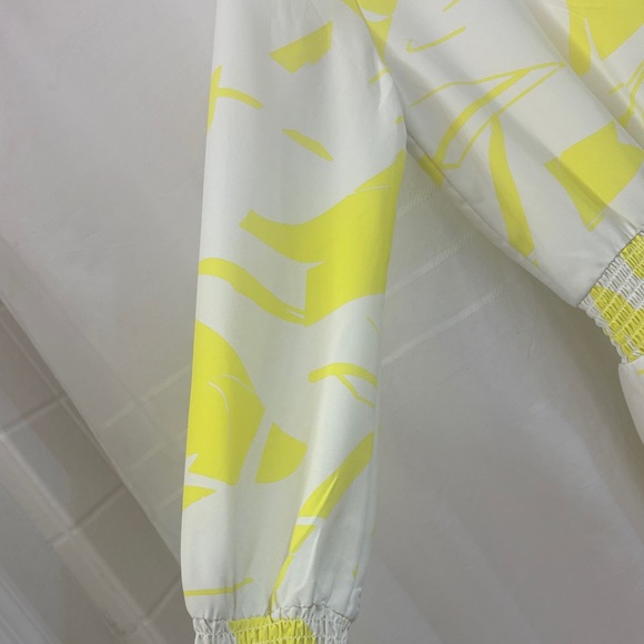 Vince Camuto Long Sleeve Dress in Yellow and White - Picture 6 of 7